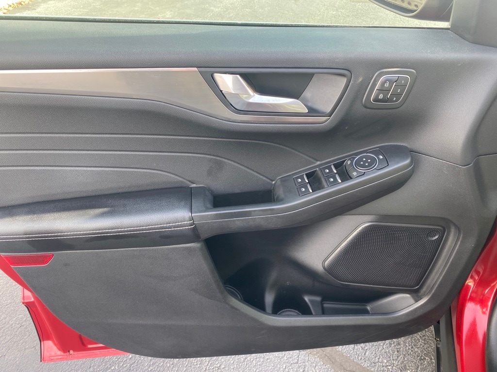 2022 Ford Escape Titanium Hybrid photo 3