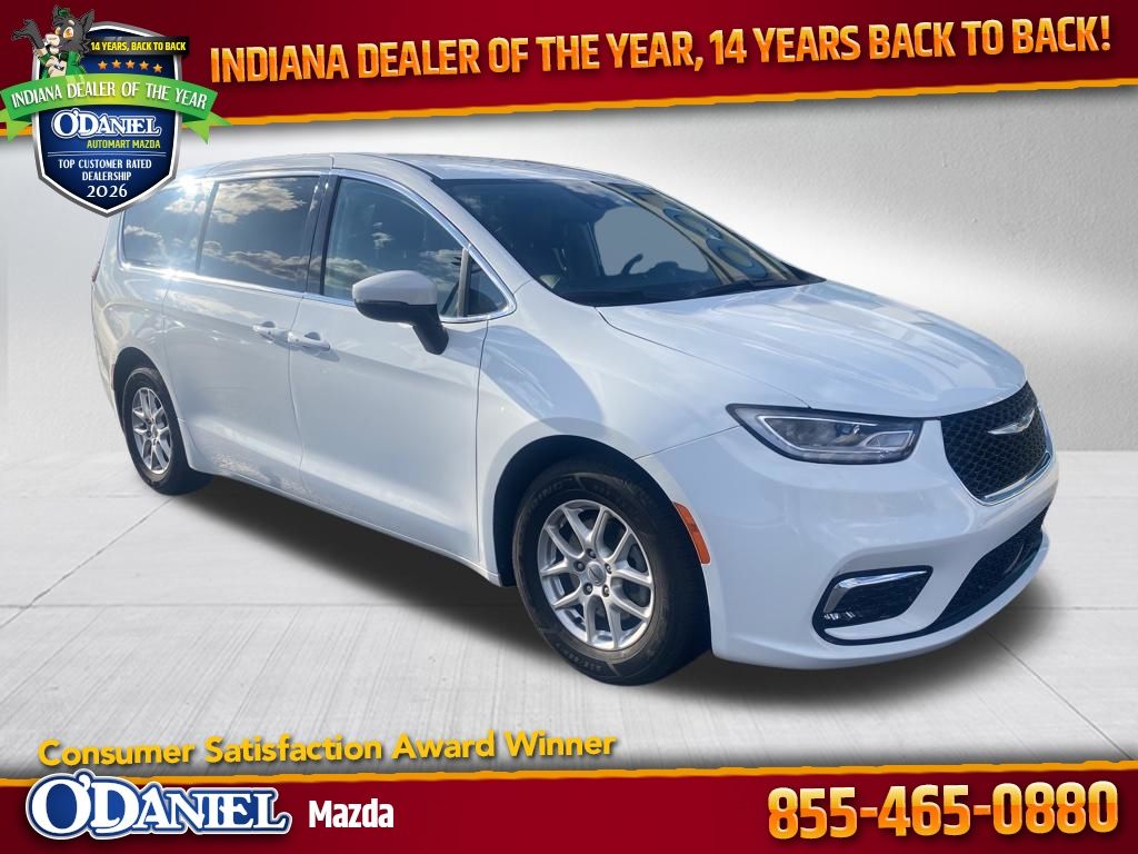2023 Chrysler Pacifica Touring L's photo