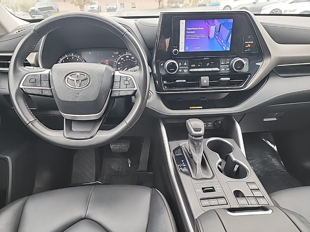 2023 Toyota Highlander XLE photo 3