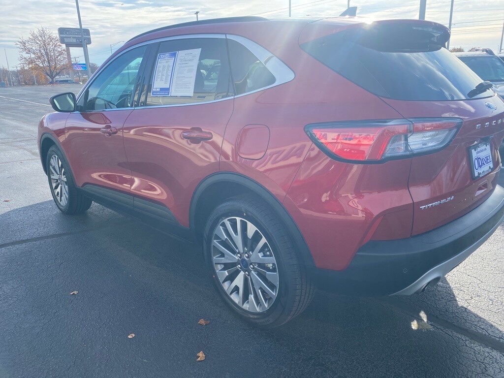 2022 Ford Escape Titanium Hybrid photo 2