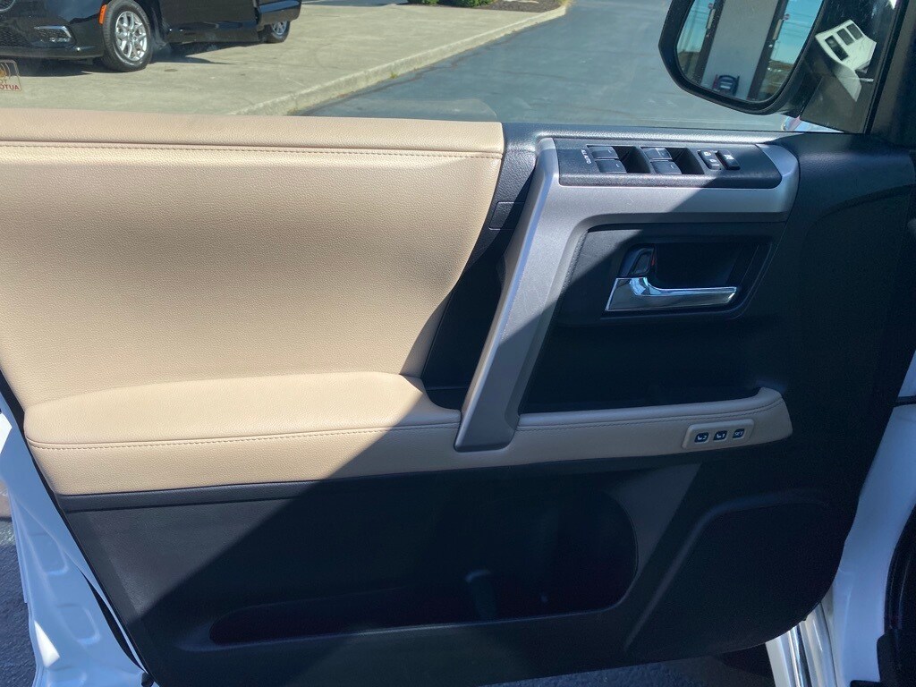 2018 Toyota 4Runner Limited photo 3