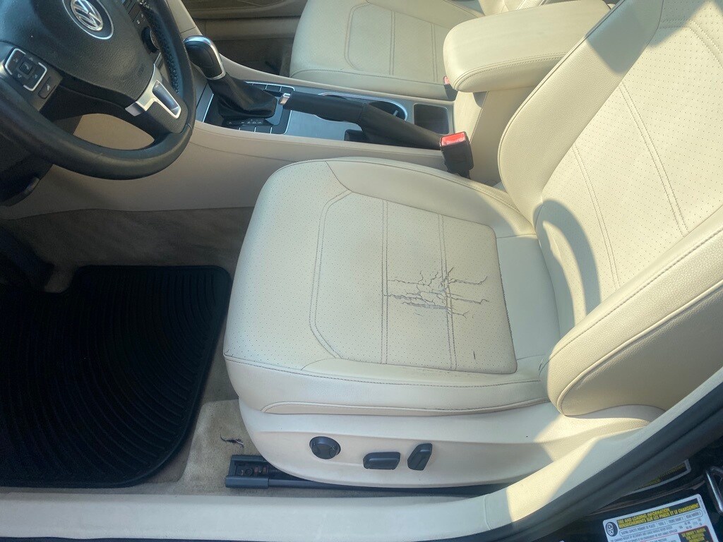 2014 Volkswagen Passat SE photo 2