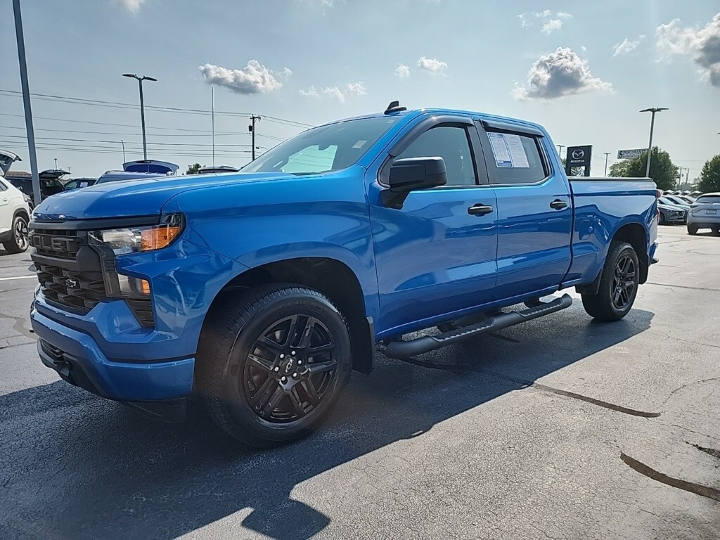 2023 Chevrolet Silverado 1500 Custom photo 2
