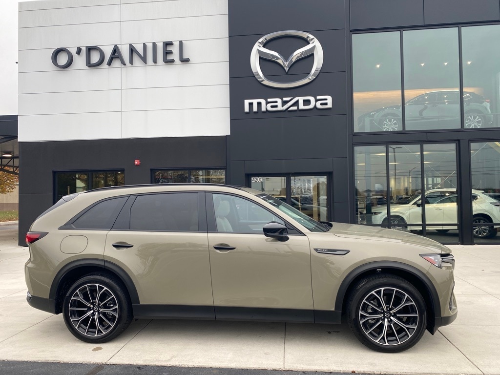 2025 Mazda CX-70 Premium photo 2