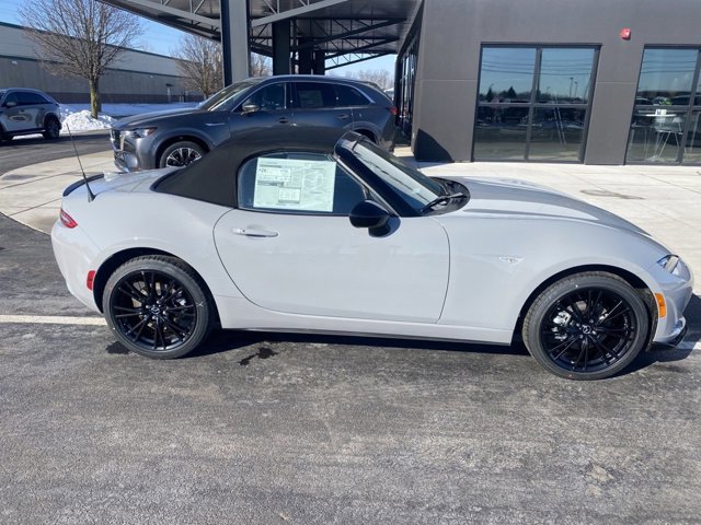 2025 Mazda MX-5 Miata Miata photo 2