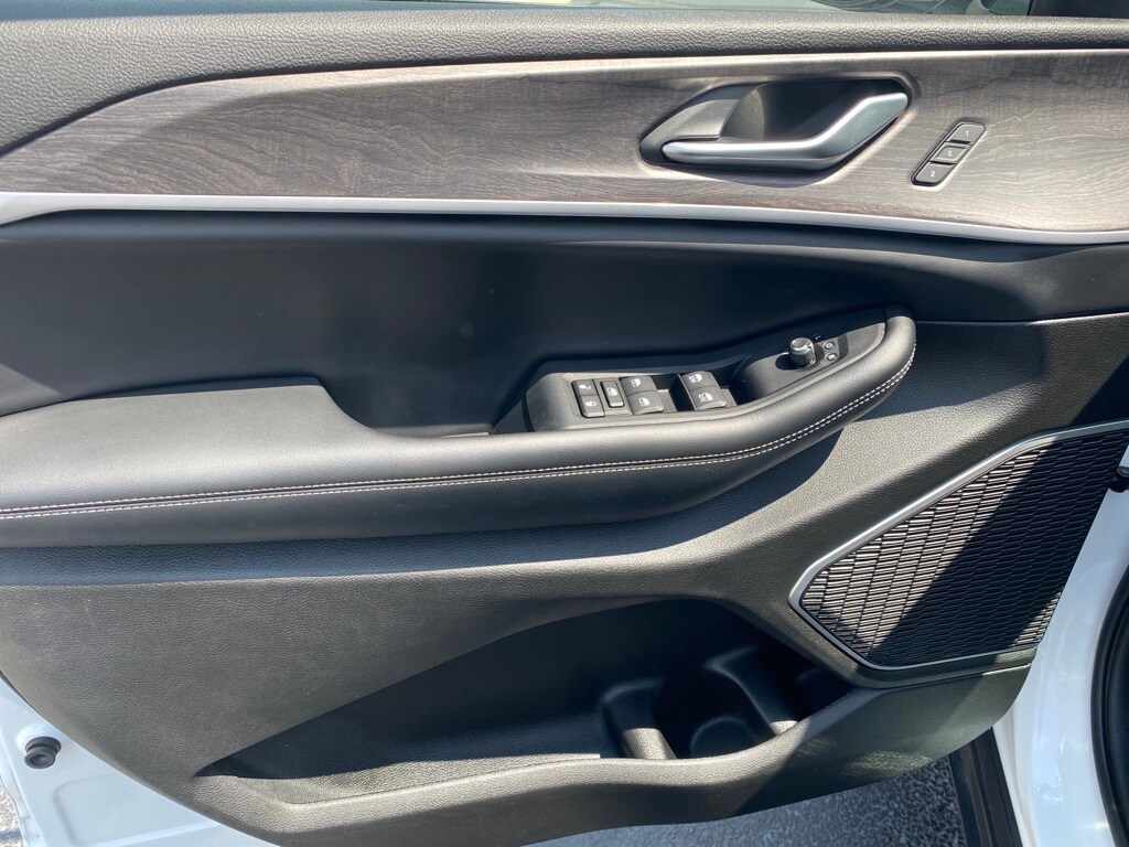 2022 Jeep Grand Cherokee Limited photo 2