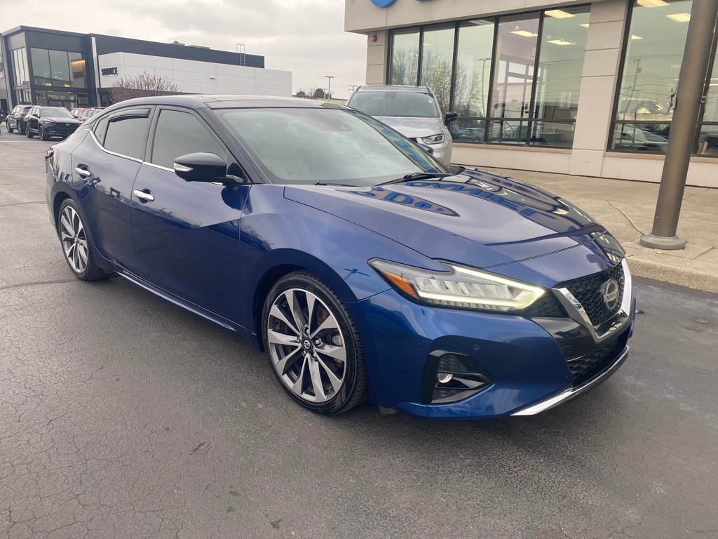 2019 Nissan Maxima SL's photo