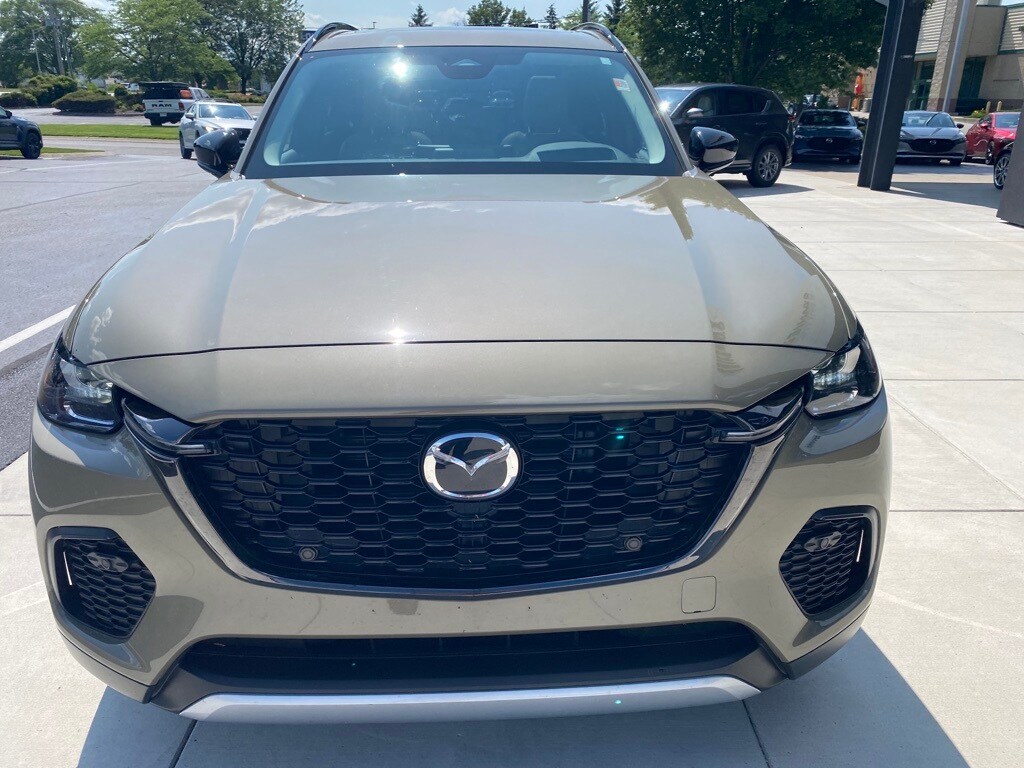 2025 Mazda CX-70 Premium photo 3
