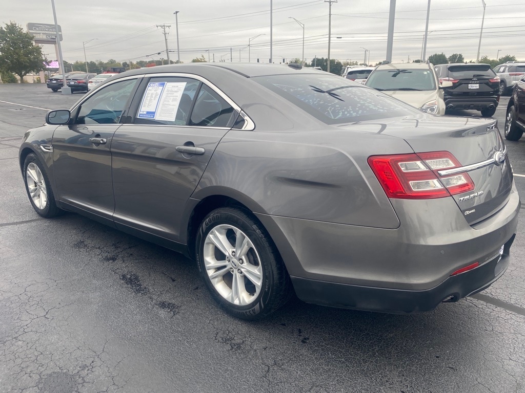 2013 Ford Taurus SEL photo 2