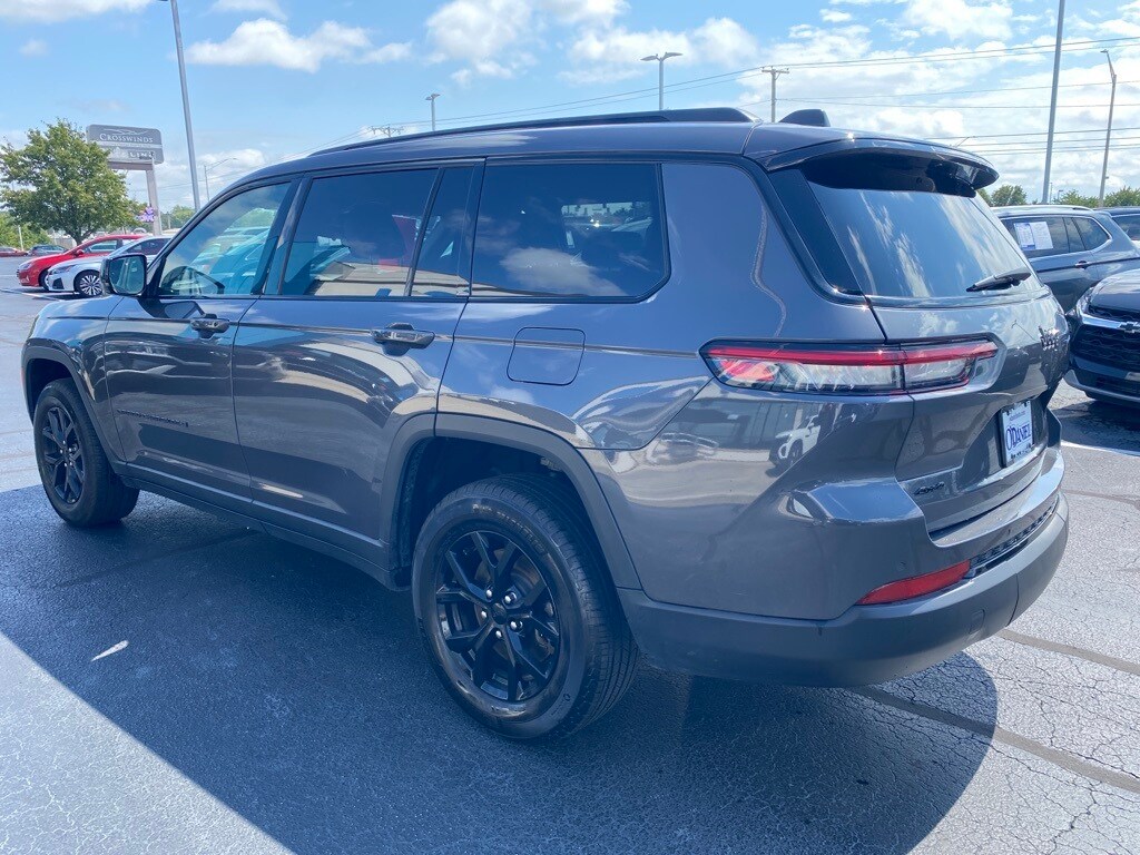 2024 Jeep Grand Cherokee Altitude photo 2