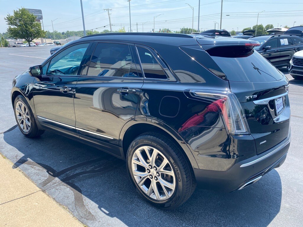 2021 Cadillac XT5 Sport photo 2