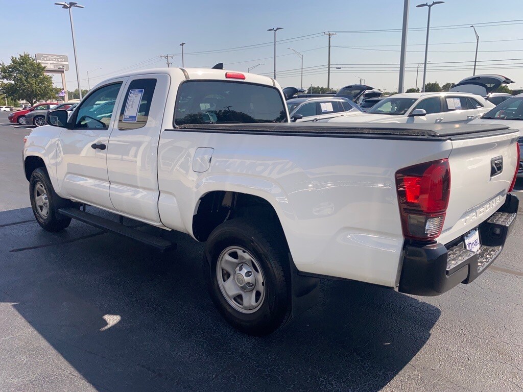2019 Toyota Tacoma Access Cab photo 2