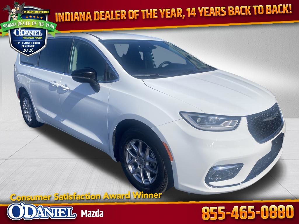 2024 Chrysler Pacifica Touring L's photo