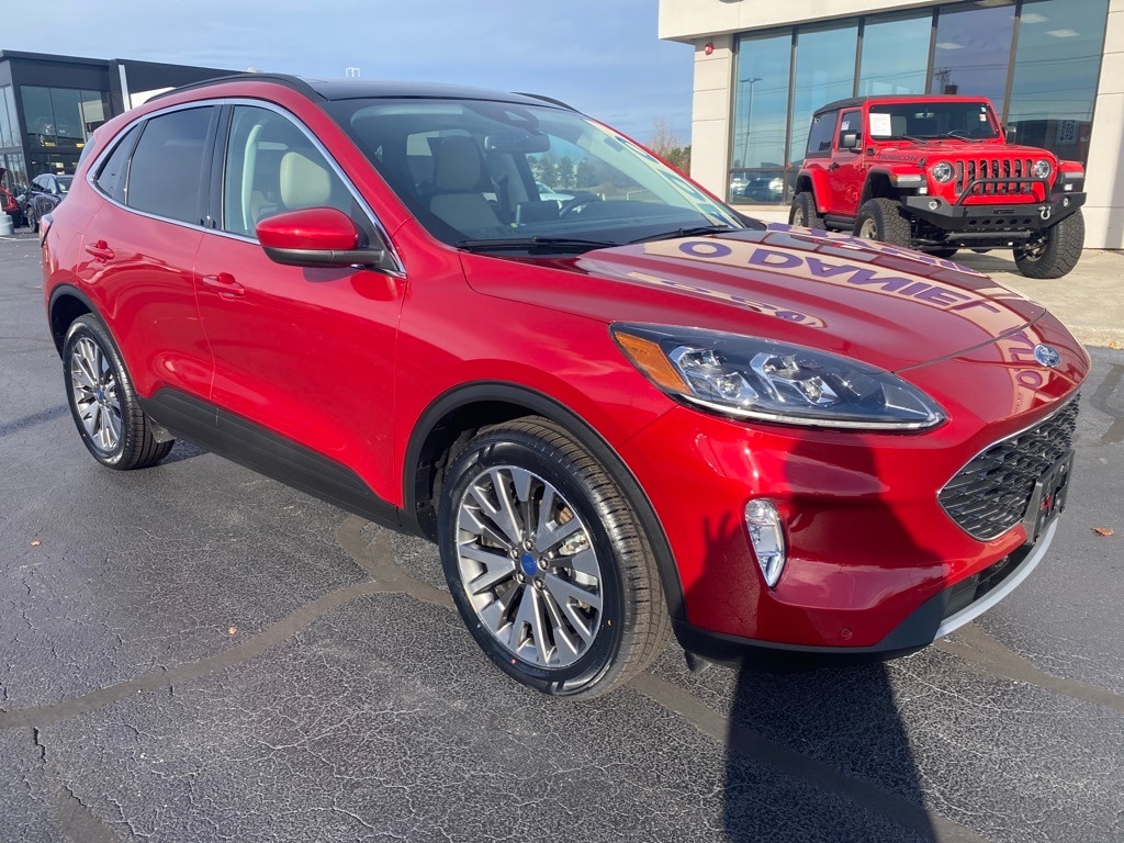 2022 Ford Escape Titanium's photo