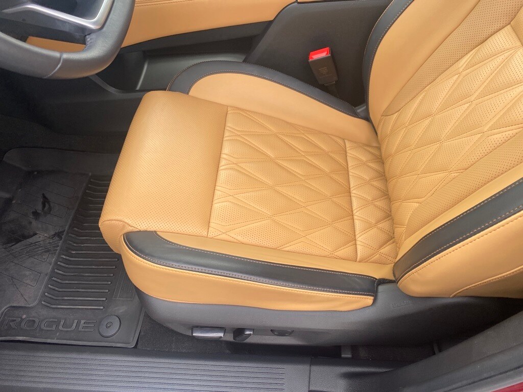 2023 Nissan Rogue Platinum photo 3