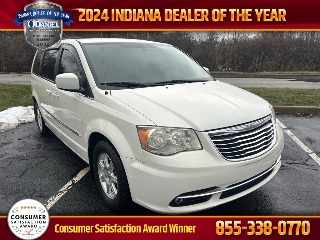2012 Chrysler Town & Country Touring's photo
