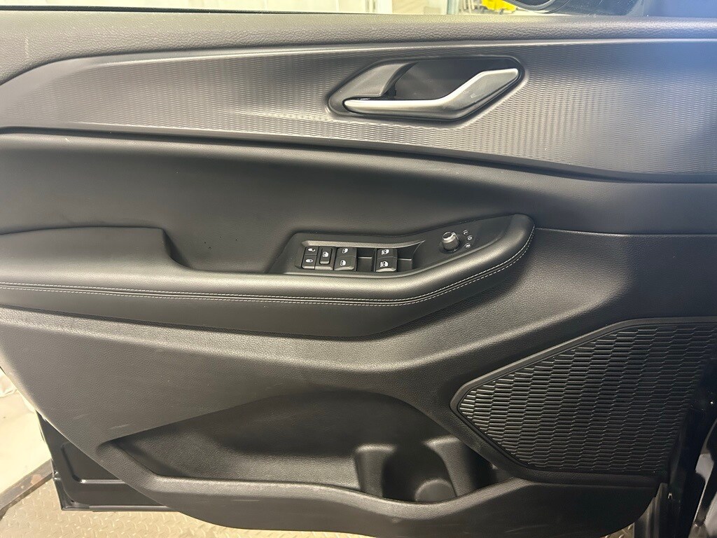 Used 2024 Jeep Grand Cherokee Laredo SUV