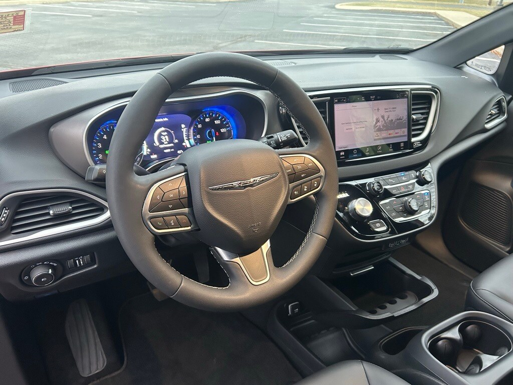 Used 2025 Chrysler Pacifica Select Van Passenger Van