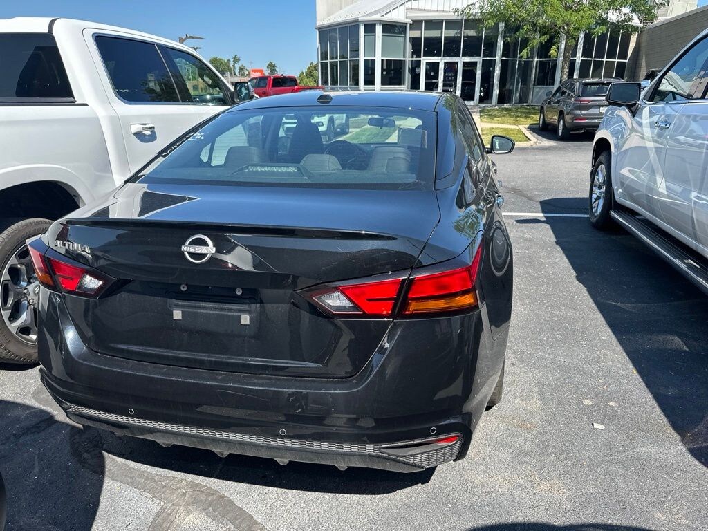Used 2025 Nissan Altima SV Sedan