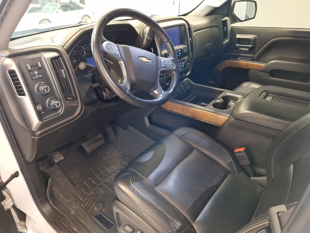 2017 Chevrolet Silverado 1500 LTZ photo 2
