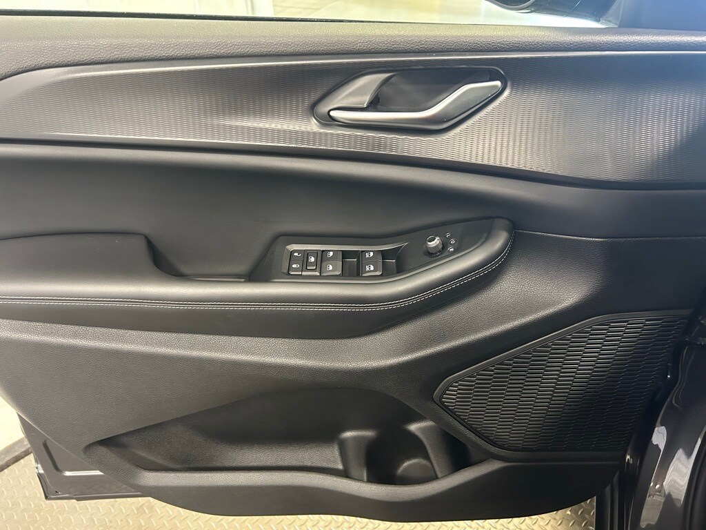 Used 2024 Jeep Grand Cherokee L Laredo SUV