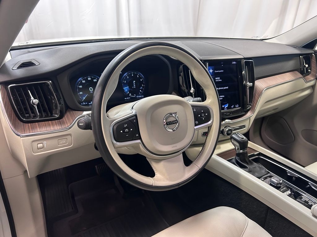 Used 2021 Volvo XC60 T5 Momentum SUV