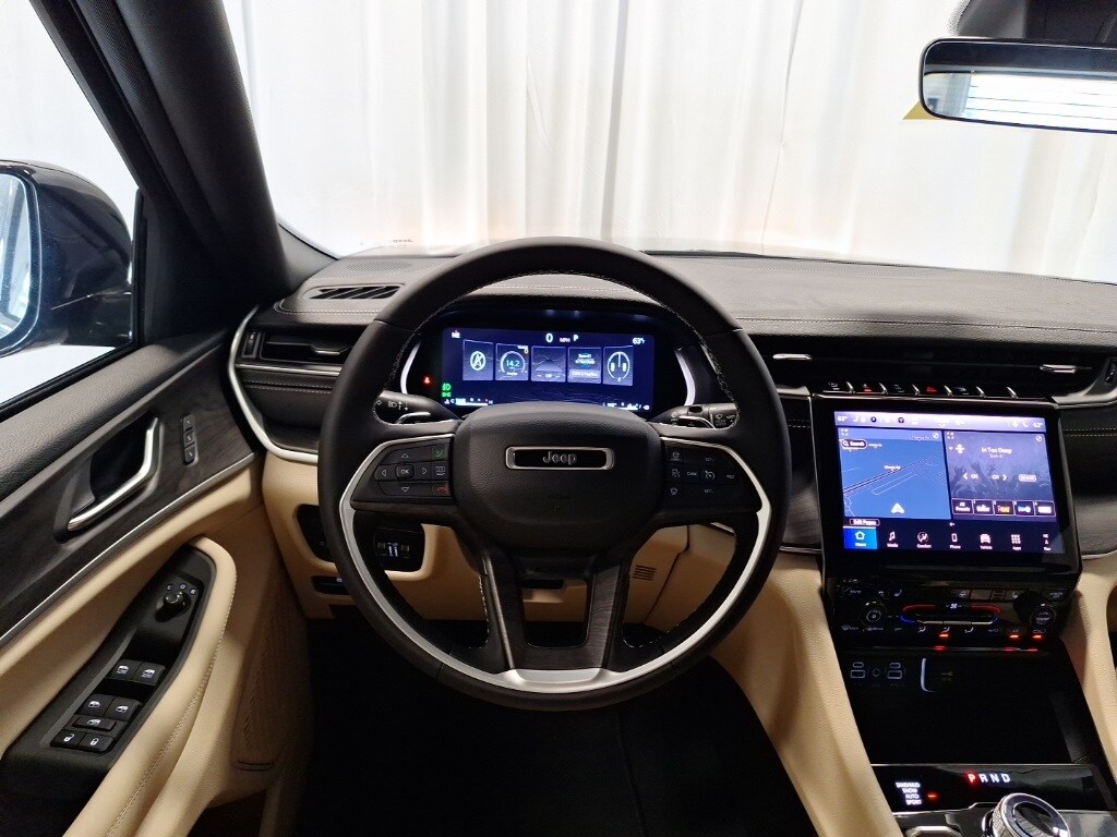 2025 Jeep Grand Cherokee Limited Sport photo 3