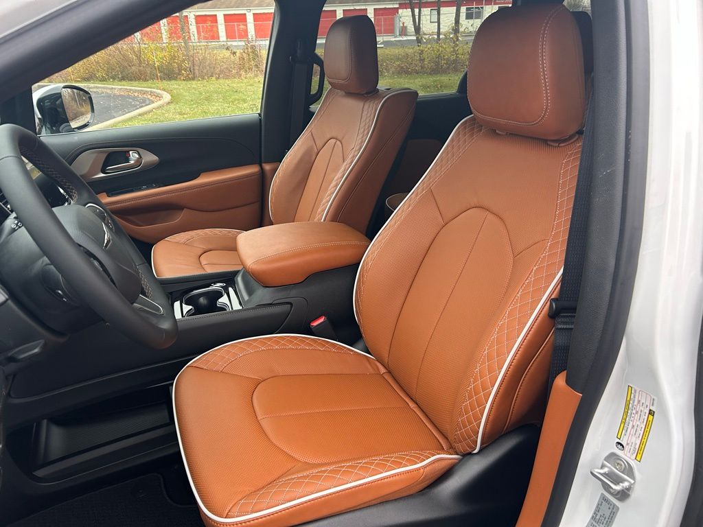 2026 Chrysler Pacifica Pinnacle - Photo 7