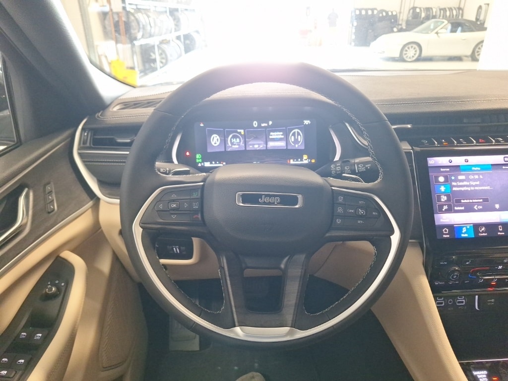 2025 Jeep Grand Cherokee Limited Sport photo 4