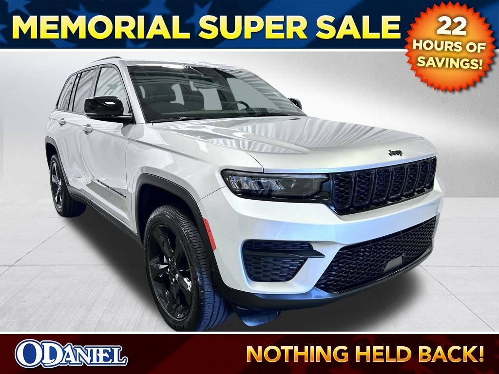 Used 2024 Jeep Grand Cherokee Laredo SUV