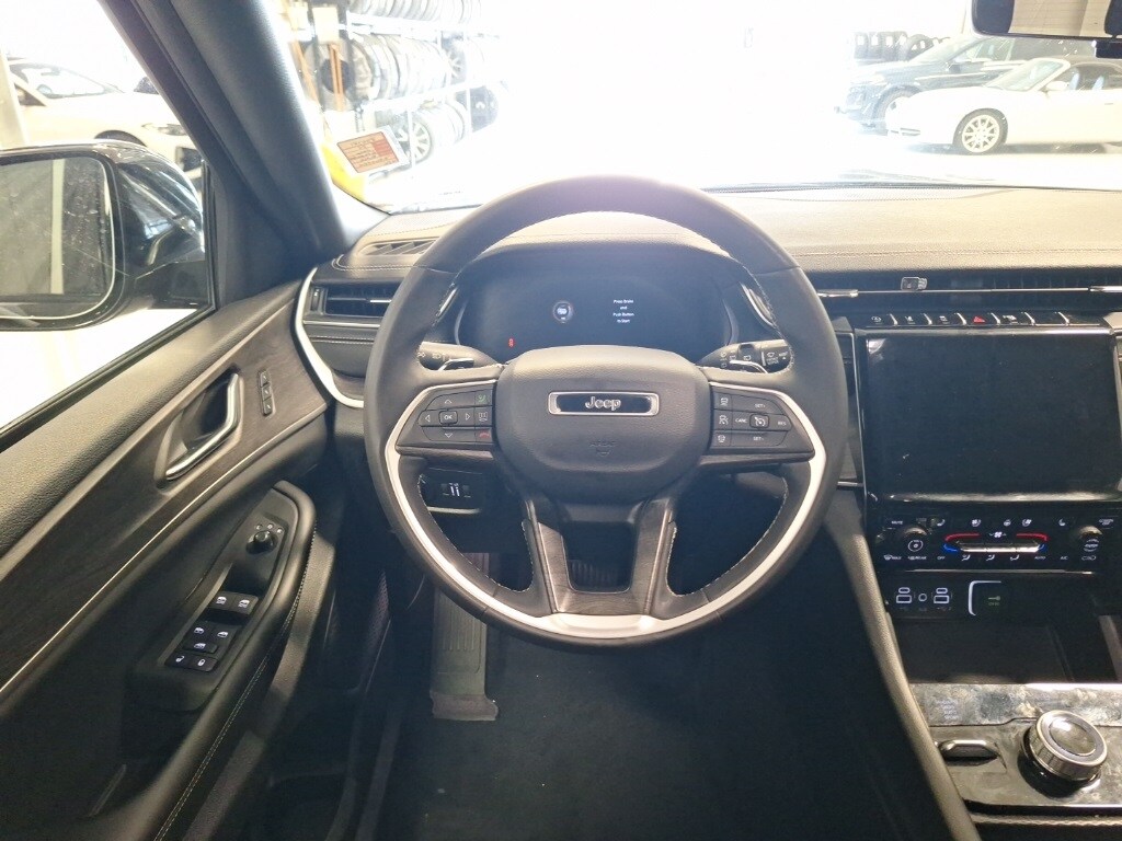 2024 Jeep Grand Cherokee Limited photo 3