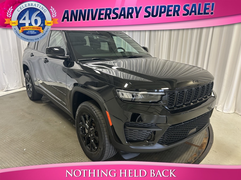 Used 2024 Jeep Grand Cherokee Laredo SUV