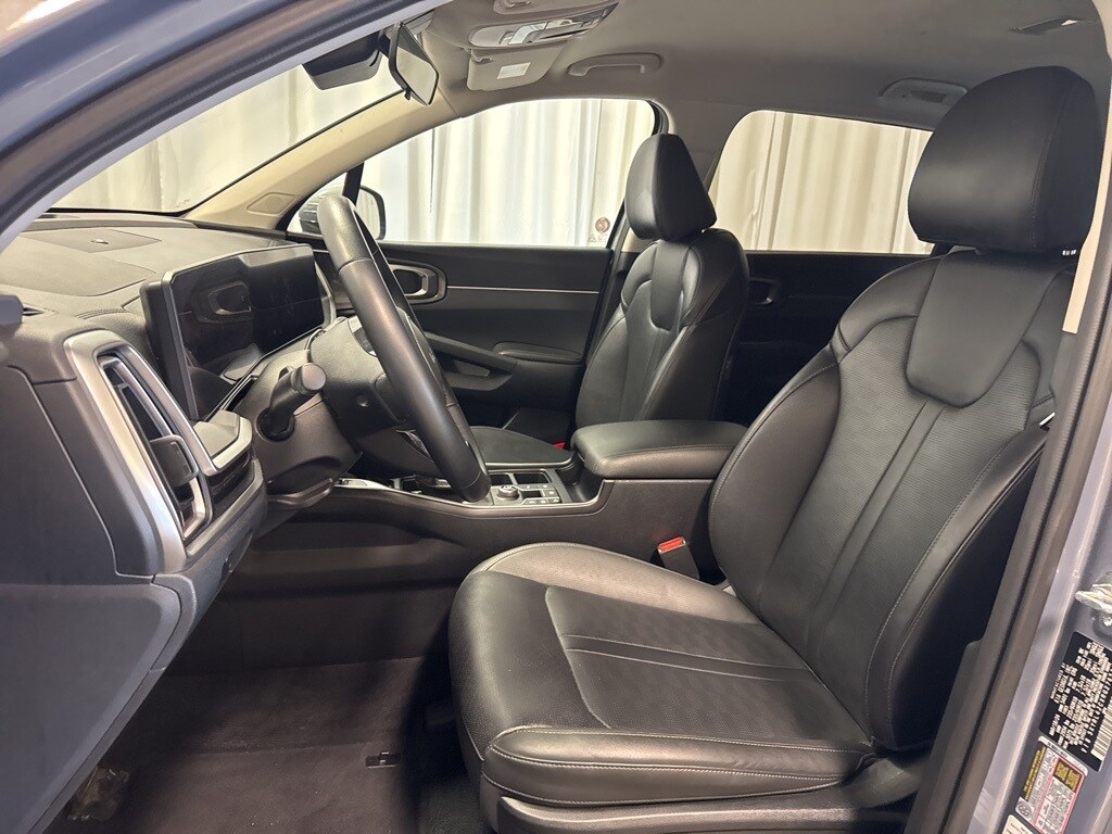 2024 Kia Sorento X-Line photo 3
