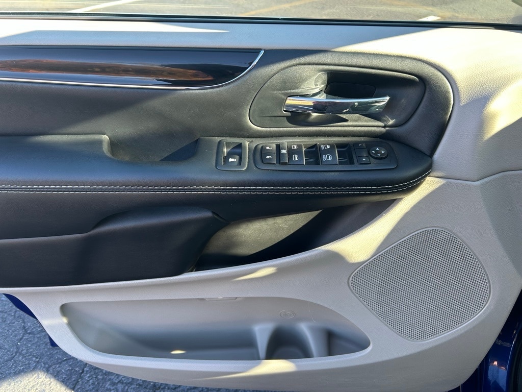 Used 2020 Dodge Grand Caravan SXT Van Passenger Van