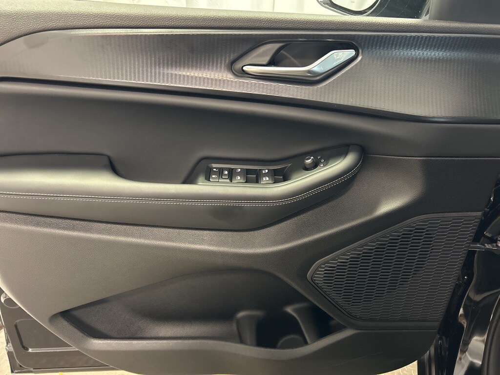2025 Jeep Grand Cherokee Altitude photo 3