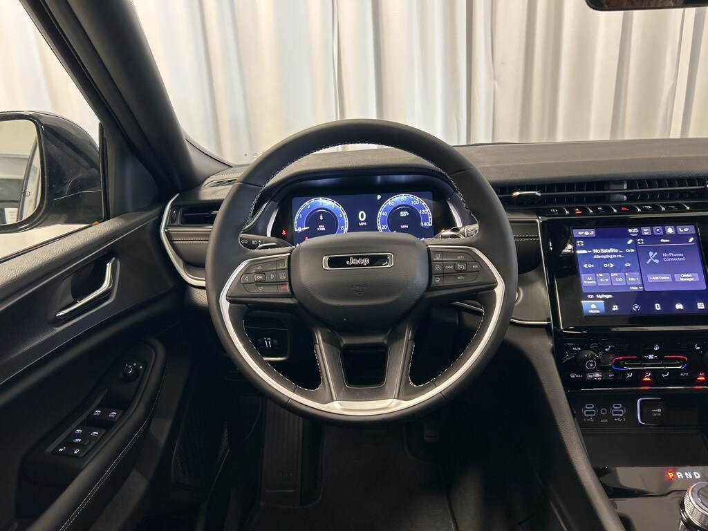 2025 Jeep Grand Cherokee Altitude photo 2
