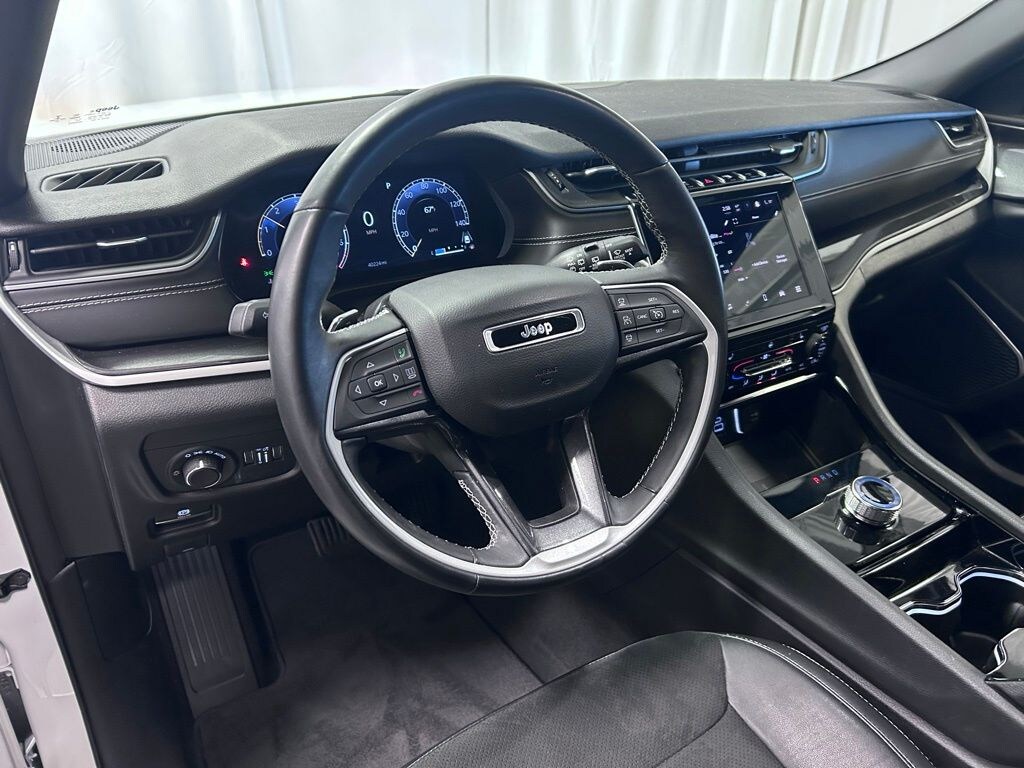 Used 2022 Jeep Grand Cherokee Laredo SUV