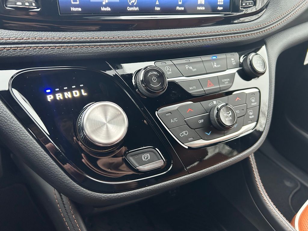 2026 Chrysler Pacifica Pinnacle - Photo 14