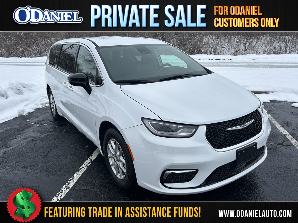 2024 Chrysler Pacifica Touring L's photo