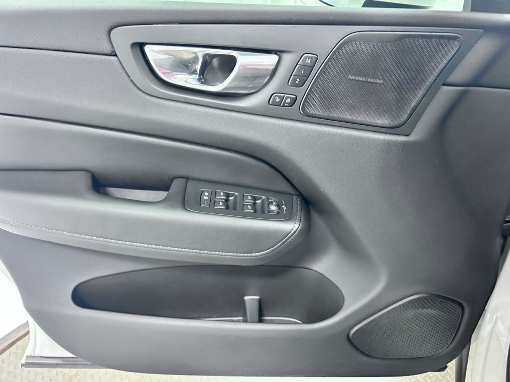 Used 2022 Volvo XC60 Recharge Plug-In Hybrid eAWD Inscription SUV