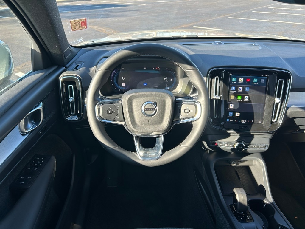 Used 2024 Volvo XC40 B5 Core SUV