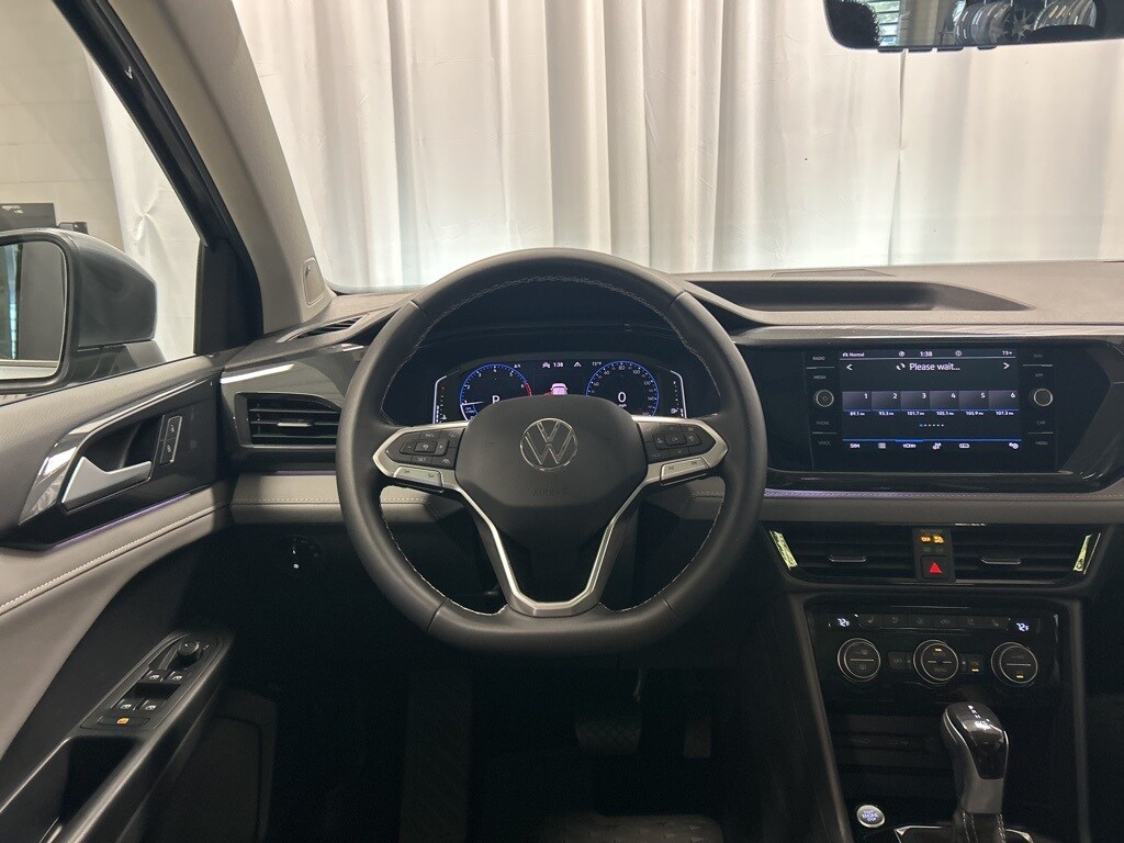 2022 Volkswagen Taos SEL photo 2