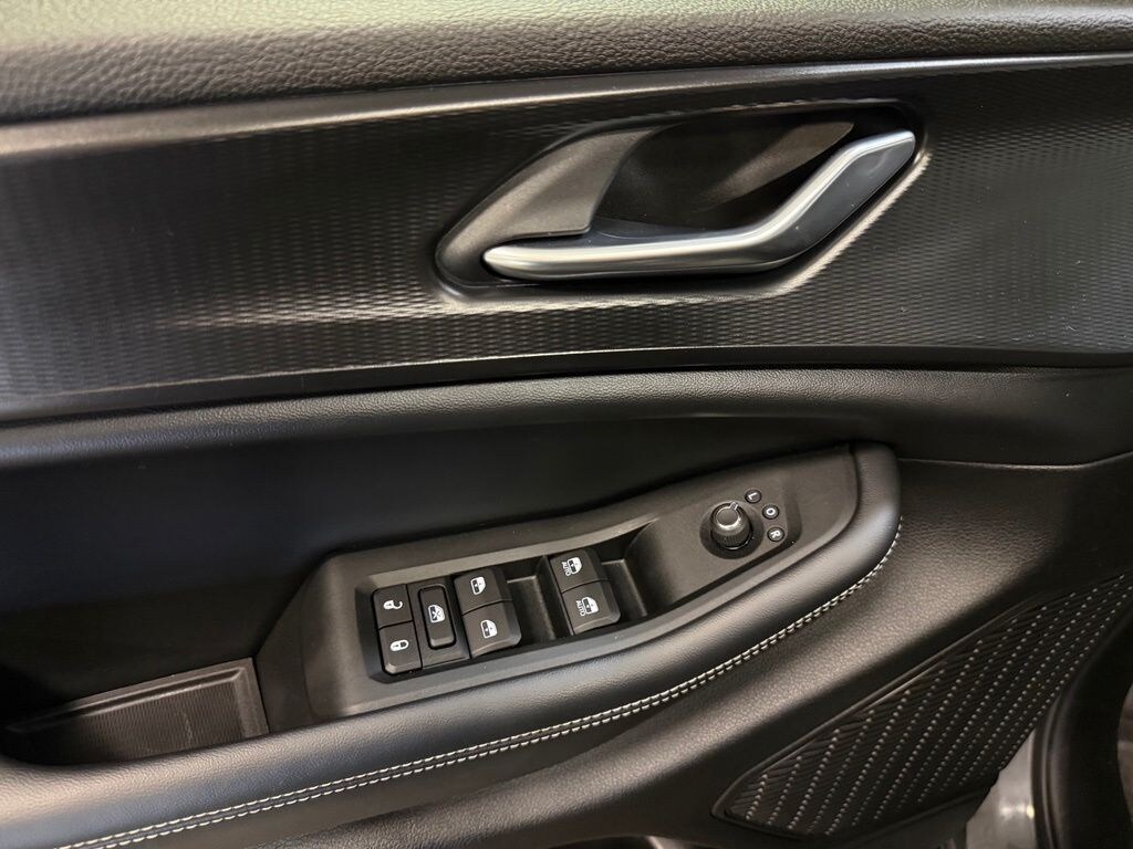 Used 2025 Jeep Grand Cherokee L Laredo SUV