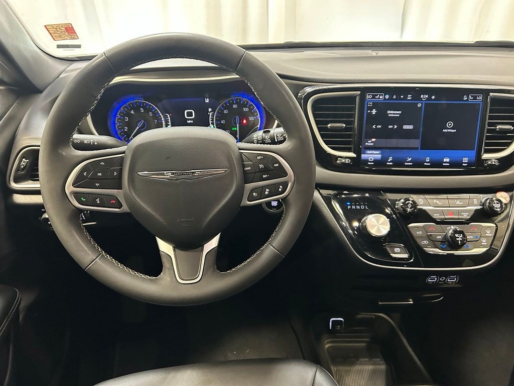 Used 2025 Chrysler Pacifica Select Van Passenger Van