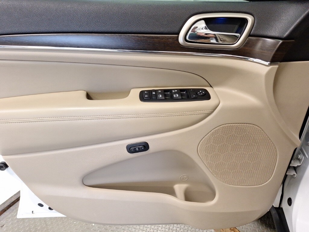 2014 Jeep Grand Cherokee Limited photo 2