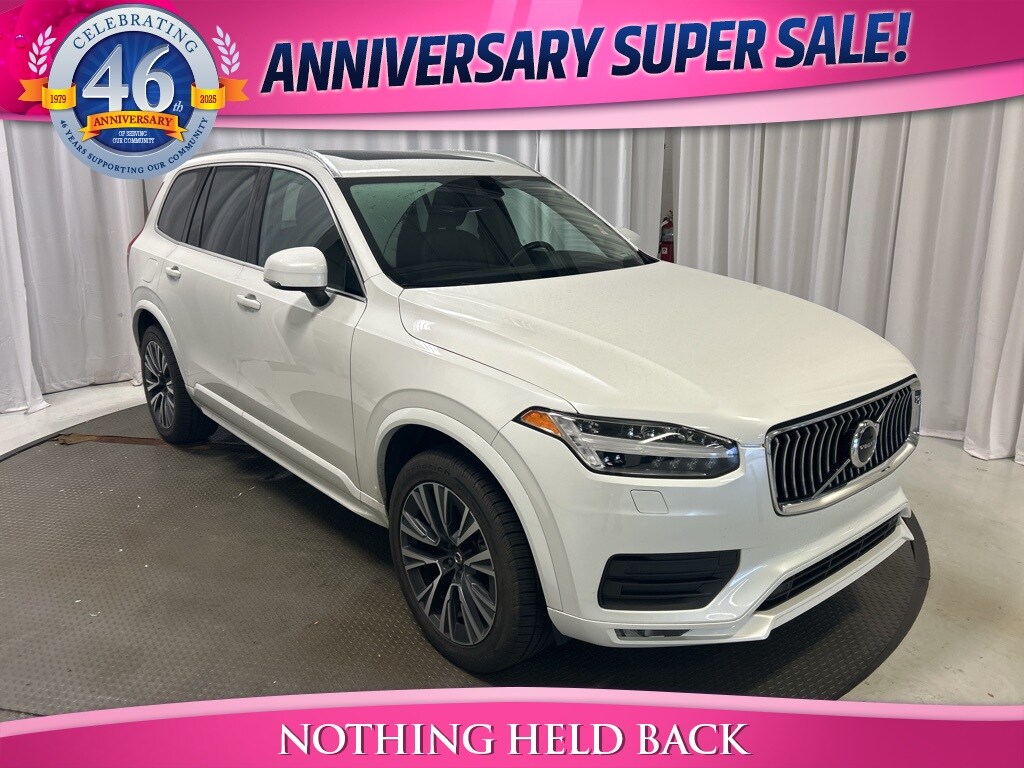 2022 Volvo XC90 T6 AWD Momentum photo 2