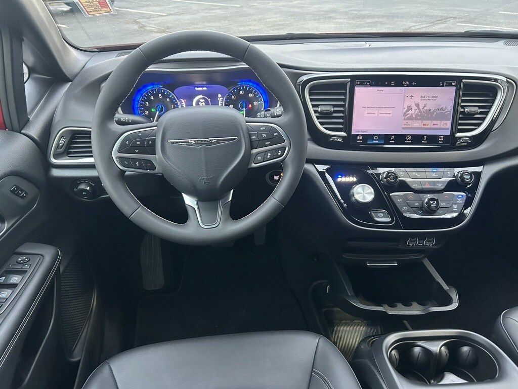 Used 2025 Chrysler Pacifica Select Van Passenger Van