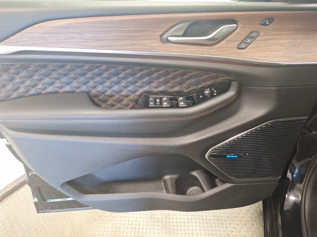 2023 Jeep Grand Cherokee Summit photo 4