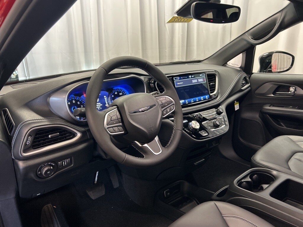 2026 Chrysler Pacifica photo 3