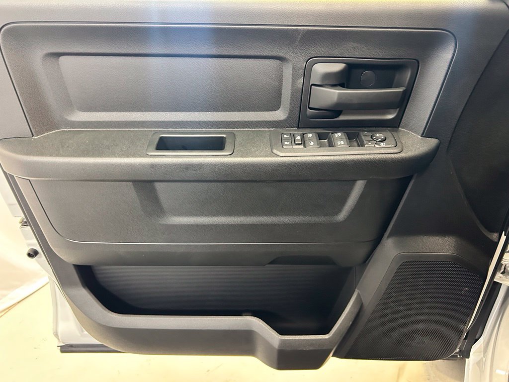 2026 RAM 3500 Chassis Tradesman - Photo 10